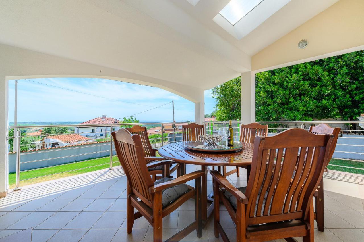 Villa Elisa Kaštelir Buitenkant foto